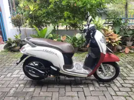 JUAL SANTAY Scoopy 2019 H Putih