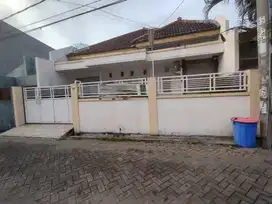 Rumah Karang Asem, Surabaya, Lokasi strategis