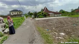 Di Jl. Damai Lingkungan Homestay dengan Nuansa Sawah Pedesaan: SHM P