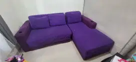 Sofa Ungu - Kondisi Bagus, Dijual Cepat!