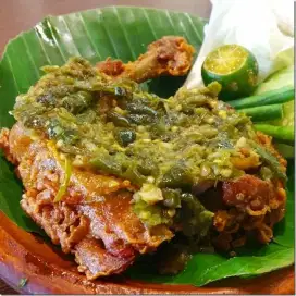 Pecel lele dan ayam geprek