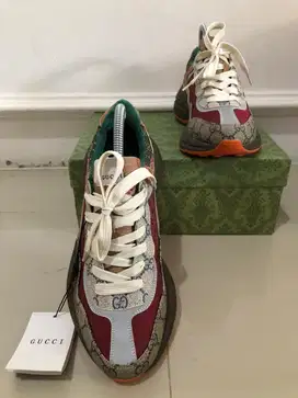 GUCCI Italy size 41