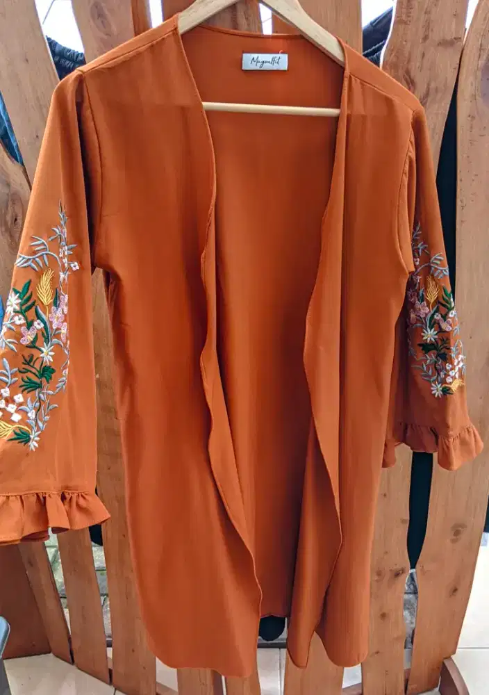 Outer Teracota Wanita