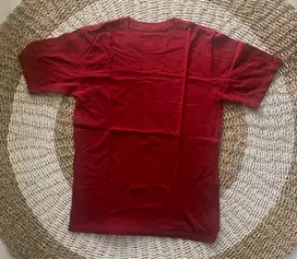 Kaos Merah Polos Modern Kondisi Bagus