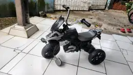 Mainan anak motor dan mobilan bagus