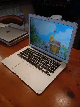 MACBOOK AIR 13 INCH , 2017