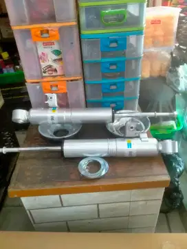 Shock absorber bilstein buat mobil Toyota Innova depan copotan bagus