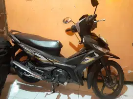 Honda Supra X 125 FI 2024 Golden Matte Black