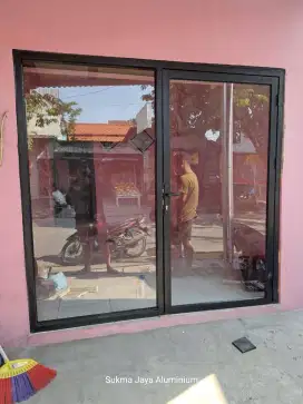 Pintu aluminium dan partisi