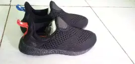 Sepatu sekolah adidas