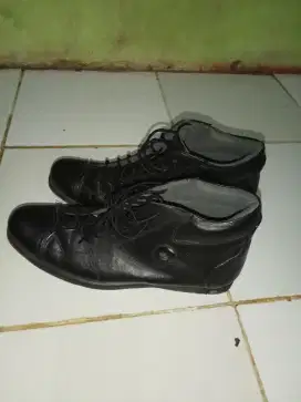 Jual sepatu merk bally