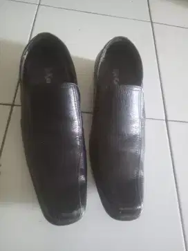 Jual sepatu untuk ngantor kickers