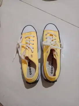 Sepatu converse