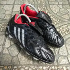 Sepatu Bola Adidas Predator PowerSwerve size 40⅔