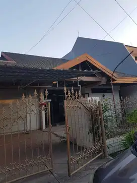 SEWAKAN RUMAH DI KLAMPIS WISMA MUKTI LT.240 M2 SURABAYA (Tjin2Area)