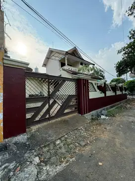 Butuh Uang  di Bukit Dieng dekat Masjid