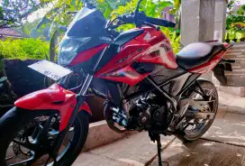 Honda cb 150r merah