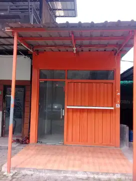 Sewa / Disewakan tempat Usaha letak pinggir jalan Raya  3,5jt/bulan