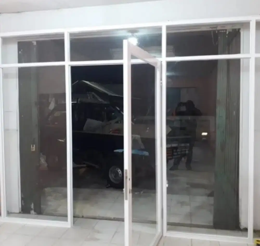 Pintu kaca dan partisi kaca aluminium