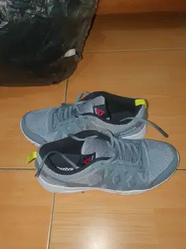 Sepatu reebok ...