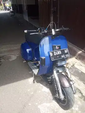 Vespa 85 panjak jalan