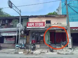 Di sewakan kios pinggir jalan