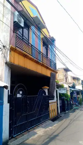 Dijual Rumah 3 Lantai di Perum 1 Karawaci Tangerang