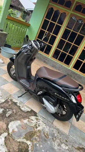 Scoopy tahun 2022 warna hitam