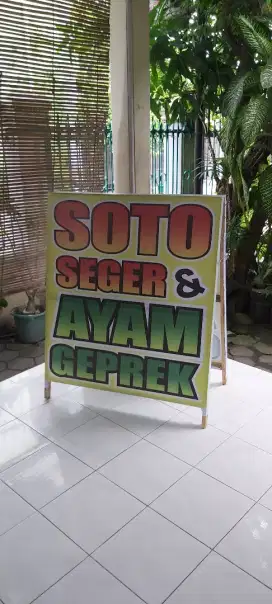 Jagrak kayu segitiga banner warung soto ayam bakso standing benner