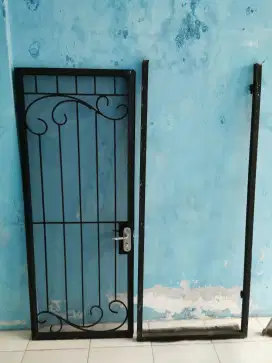 Pintu Besi Tralis (Plus Bingkai)