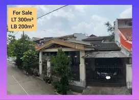 Dijual Cepat - Rumah 2 Lantai - Luas 300 M²