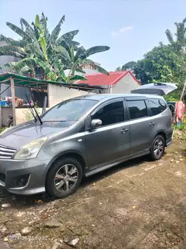 Nissan Grand livina 2012 Bensin