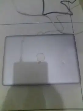 Macbook 4gb/120gb late 2008