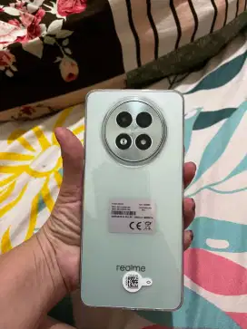 Dijual cepat realme 13 5g 12/256 gb baru 3 hari dan blum sempat pakai