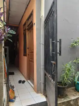 Kost2an 7 pintu dijual 950jt nego