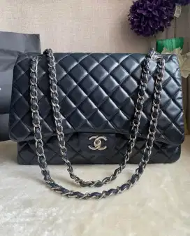 Chanel Classic Jumbo Maxi single Flap