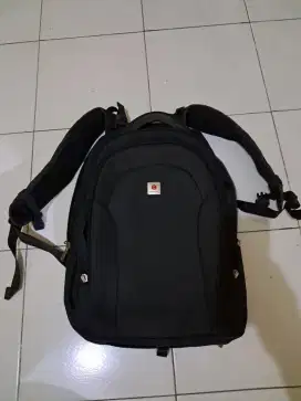 Tas laptop hitam polo