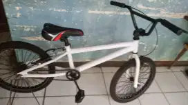 Sepeda bmx 20in merk senator rem terpedo keren