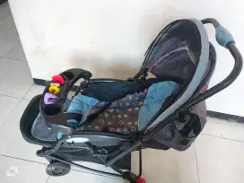 Stroller minus kain robek di belakang