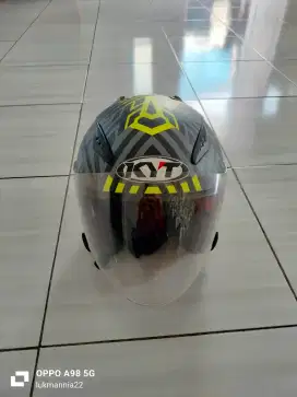 Helm KYT hitam hijau