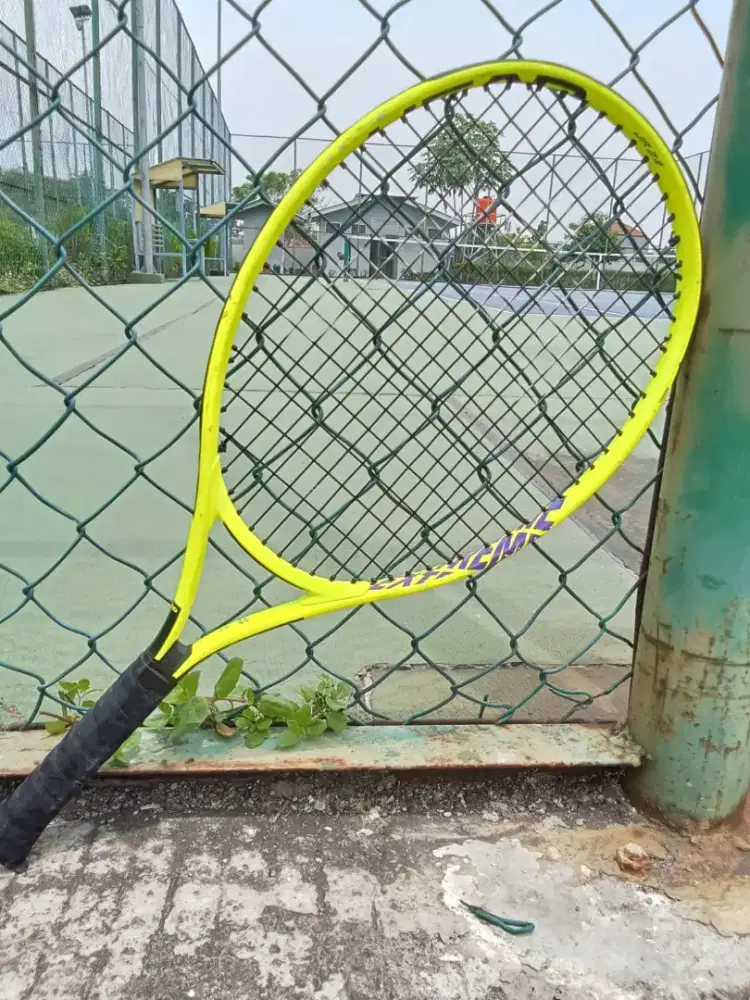 Raket tenis second