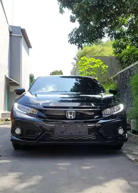 km 10 ribuan, ALL NEW CIVIC TURBO E HATCHBACK 
Tahun :  2017