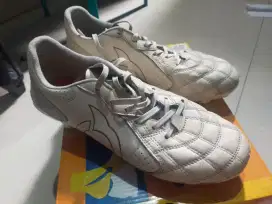 Sepatu Bola Ortus el-tibuton V-3 ( white/size 41)