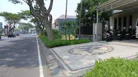 Dijual Rumah Komersial  2 Lantai Luar Cluster Royal Residence