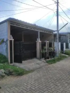 Dijual Rumah tinggal kondisi baik bebas banjir (Coco garden)