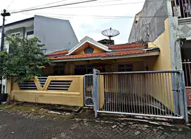 Dijual Rumah Darmo Permai Utara