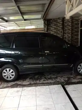 Avanza S matic 2011 hitam