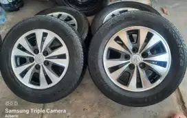 Velg dan ban R15 ori Innova