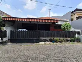 Dijual Rumah Lama (Hitung Tanah Saja) berlokasi strategis dan lingkung