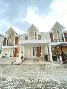 VILLA READY STOCK 2 LANTAI + BALKON LOKASI DEKAT JATIM PARK KOTA BATU